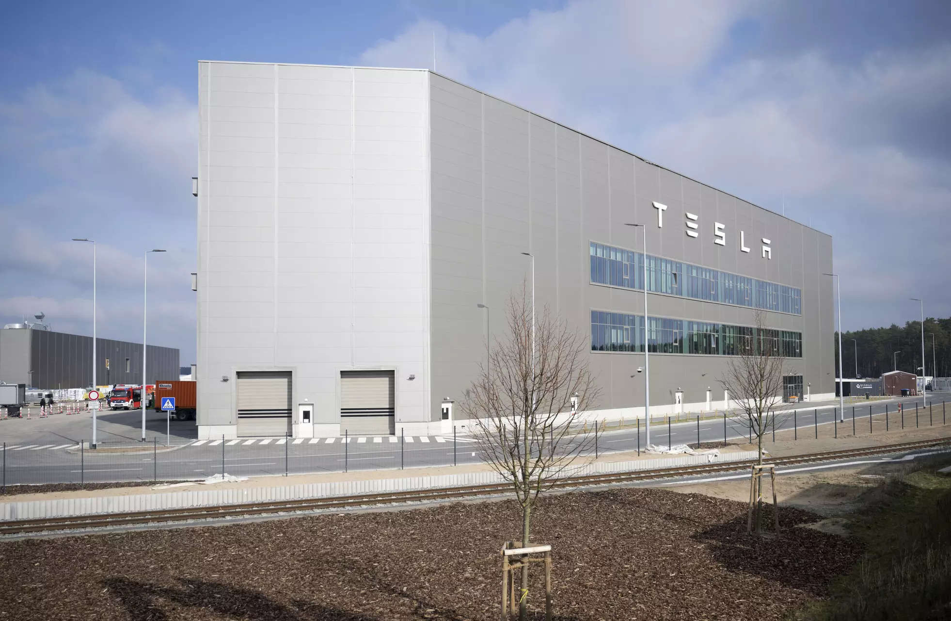 You are currently viewing Tesla’s German plant to restart next week, says works council head, ET Auto