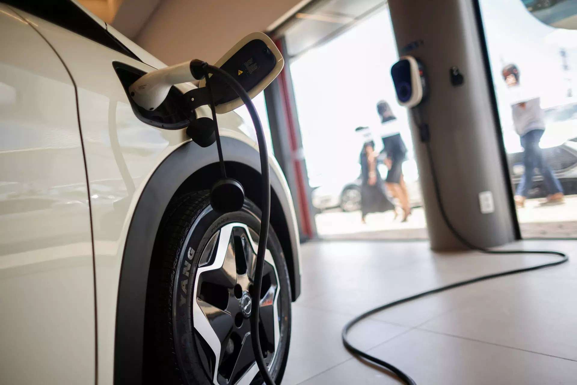You are currently viewing Delhi Electric Vehicle Policy Extension Delayed, Subsidy Benefits at Risk, ET Auto