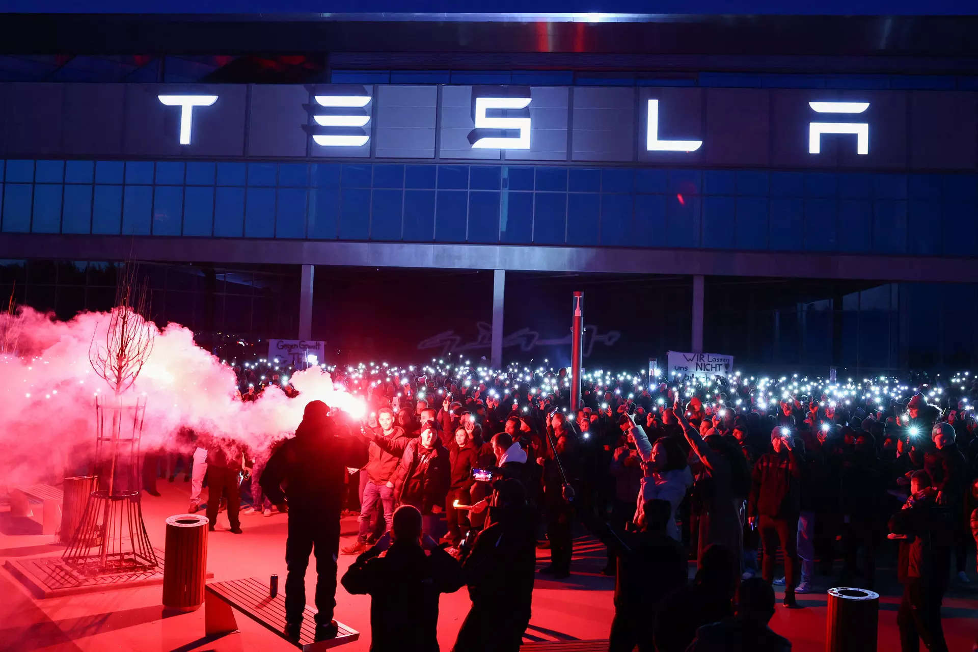 You are currently viewing Tesla’s German gigafactory reconnected to grid after week-long outage, ET Auto