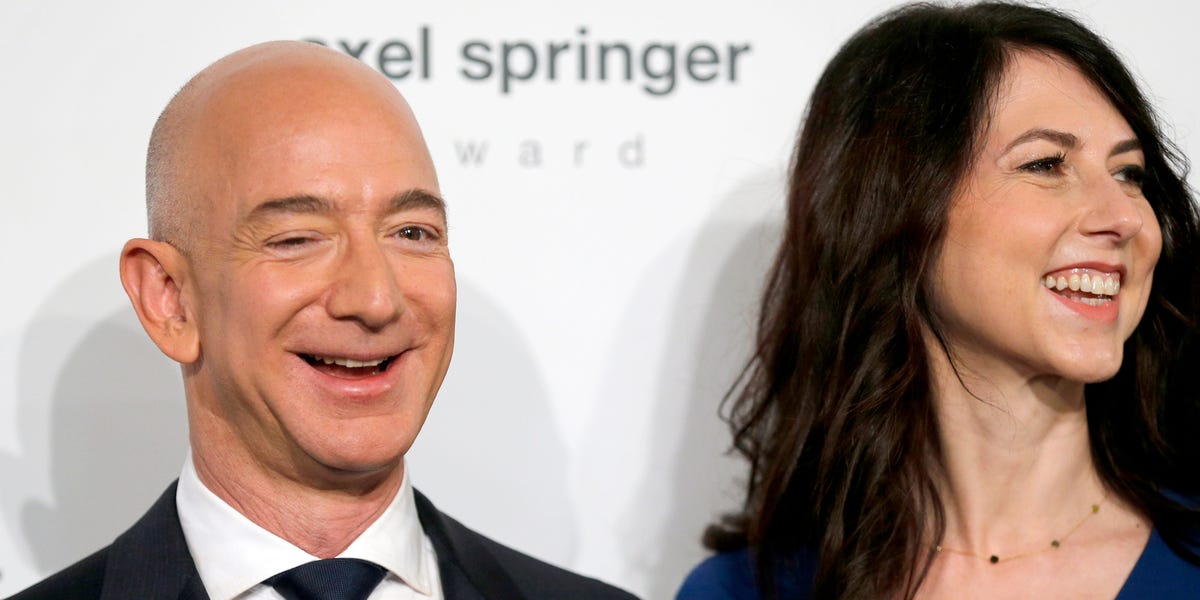 You are currently viewing Jeff Bezos’ Ex-Wife MacKenzie Scott Is a Philanthropist, Novelist