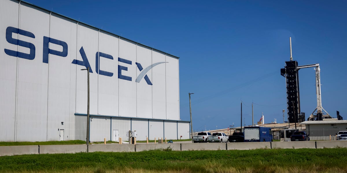 You are currently viewing Female SpaceX Employee Sues Company Alleging Discrimination, Retaliation