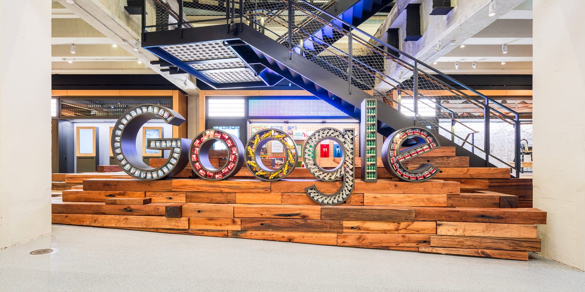 Read more about the article Google’s New York HQ Was Converted From a 1930s Train Station: Photos