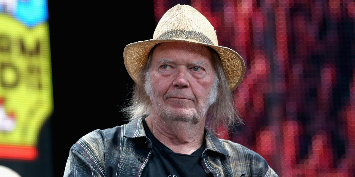 You are currently viewing Neil Young Is Coming Back to Spotify — but He’s Not Thrilled