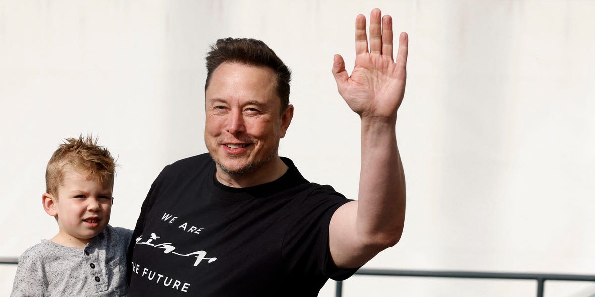You are currently viewing Musk Spotted With X AE a-XII at Tesla Plant As Custody Fight Continues