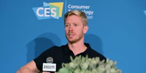 Read more about the article Reddit CEO Steve Huffman Defends $193 Million Compensation Package