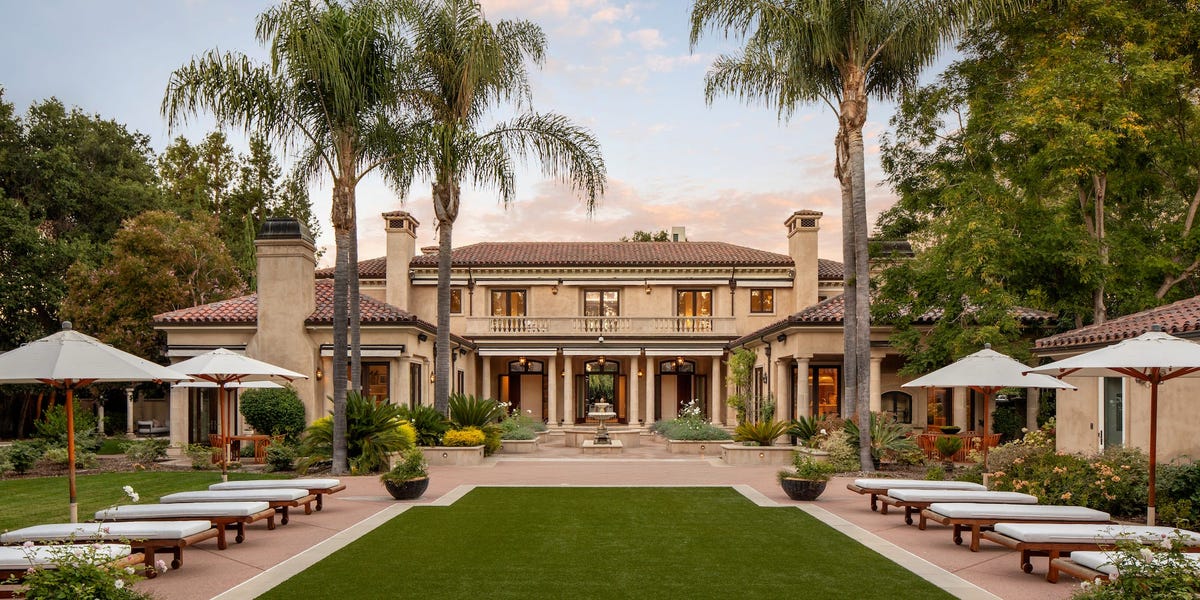 You are currently viewing See Inside Investor Marc Andreessen’s $33 Million House, Now on Sale