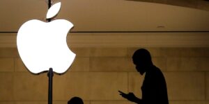 Read more about the article Walt Mossberg Says the DOJ’s Claim of an Apple Monopoly Is ‘Laughable’