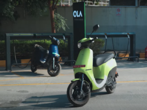 Read more about the article Bhavish Aggarwal teases Ola Solo, world’s first self-driven electric scooter, ET Auto