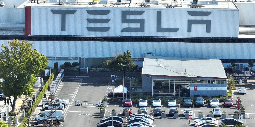 You are currently viewing Tesla Is Laying Off More Than 10% of Its Workforce