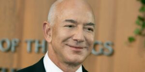 Read more about the article Jeff Bezos Adds 3rd $90 Million Miami Mansion to Real-Estate Empire