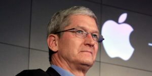 Read more about the article Wall Street Seems Worried About Apple — and Divided Over Its Stock