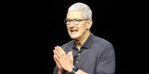 Read more about the article Apple Layoffs Are a Sign Tim Cook Is Getting a Little More Serious
