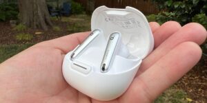 Read more about the article The Best AirPods Alternatives of 2024