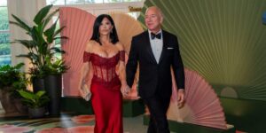 Read more about the article Jeff Bezos, Lauren Sánchez Attend Lavish White House State Dinner