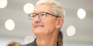 Read more about the article Apple Investors Are Eager for Any Sign at All About Its AI Intentions