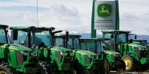 Read more about the article John Deere to Pay up to $192K for Chief Tractor Officer