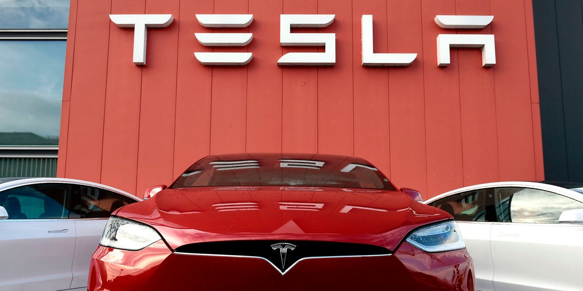 You are currently viewing Tesla Gives Some Laid-Off Employees New Severance Offer