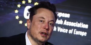 Read more about the article Elon Musk Wanted to Cut Tesla Headcount by 20%, Bloomberg Source Says