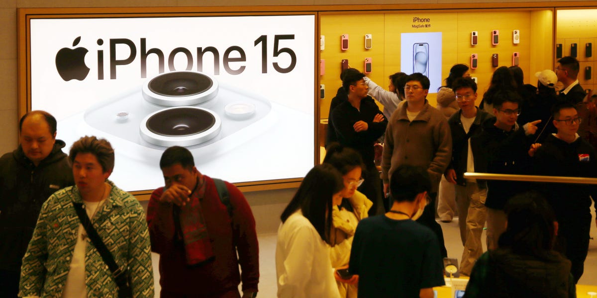 You are currently viewing Apple Sinks to 3rd Place in China As iPhone Sales Slide