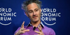 Read more about the article Palantir’s CEO Says Its Unconventional Boot Camps Are Driving Sales
