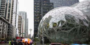 Read more about the article Amazon Has Suspended US Green-Card Applications for Foreign Workers