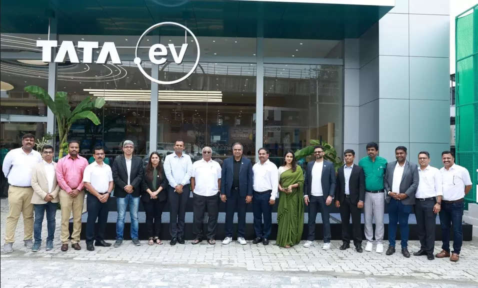 Read more about the article Tata Passenger Electric Mobility inaugurates EV retail stores in Kochi, Kerala, ET Auto