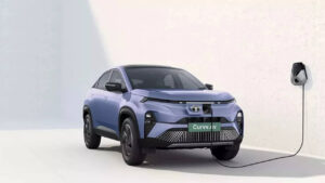 Read more about the article Tata , MG offer free charging, battery rentals to lure EV buyers, ET Auto