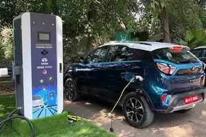 Read more about the article 85 million EVs expected on roads globally by 2025, India to see 5 lakh EVs, ET Auto