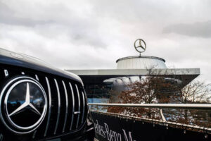 Read more about the article Mercedes opens electric car battery recycling plant, ET Auto